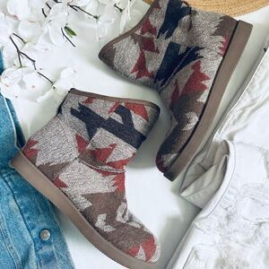 Indigo Rd Tribal Print Pull On Fall/Winter Boots